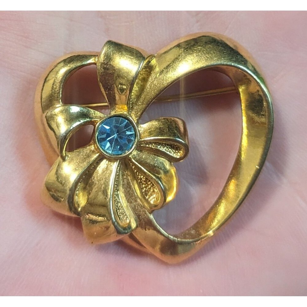 Vintage AVON 1980’s Heart Gold Tone Blue Rhinestone Brooch Pin Gift Anniversary